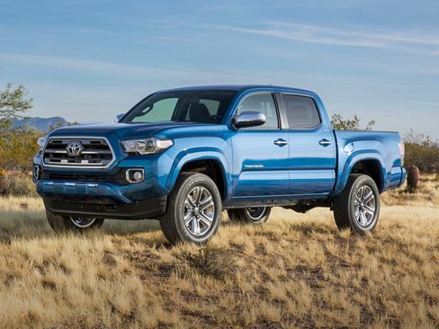 Used 2018 Toyota Tacoma TRD Sport image 3
