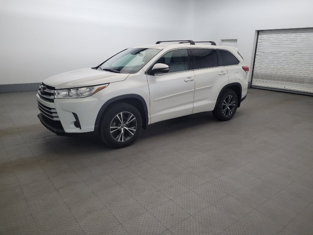 Used 2018 Toyota Highlander LE w/ Protection Package #3 AWD/4WD image 2