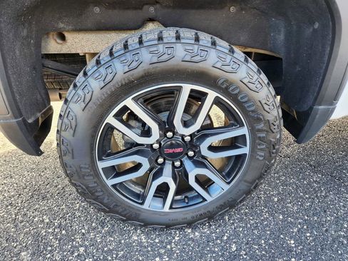 Used 2024 GMC Sierra 1500 AT4 w/ AT4 Preferred Package image 45
