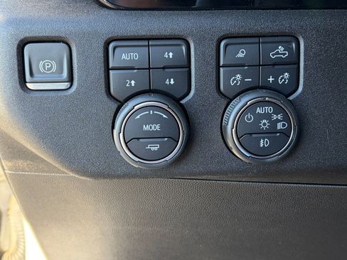 Used 2024 Chevrolet Silverado 1500 High Country image 19