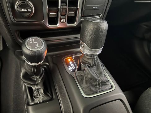 New 2025 Jeep Gladiator Sport AWD/4WD image 19