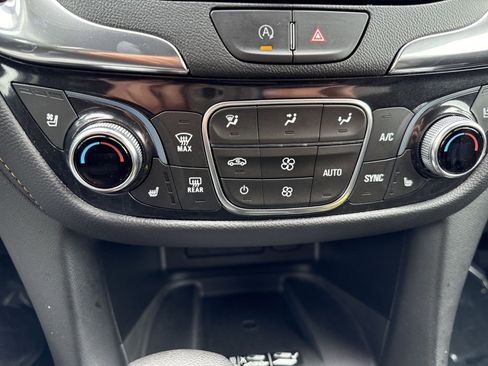 Used 2022 Chevrolet Equinox Premier AWD/4WD image 20