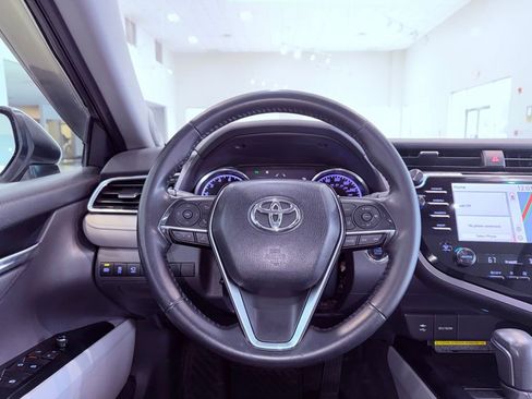 Used 2018 Toyota Camry XLE image 19
