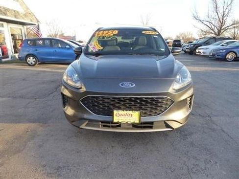 Used 2020 Ford Escape SE image 4