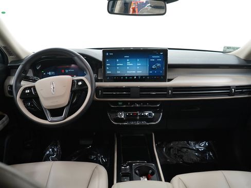 Used 2025 Lincoln Corsair AWD w/ Towing Package image 16
