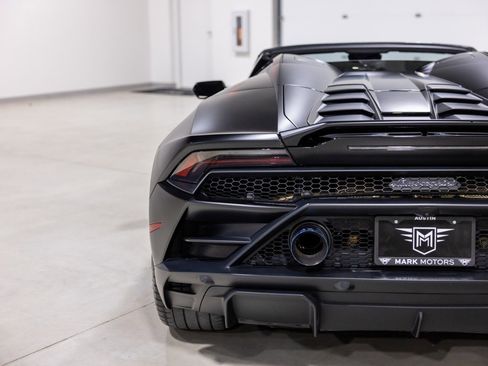 Used 2020 Lamborghini Huracan EVO image 14