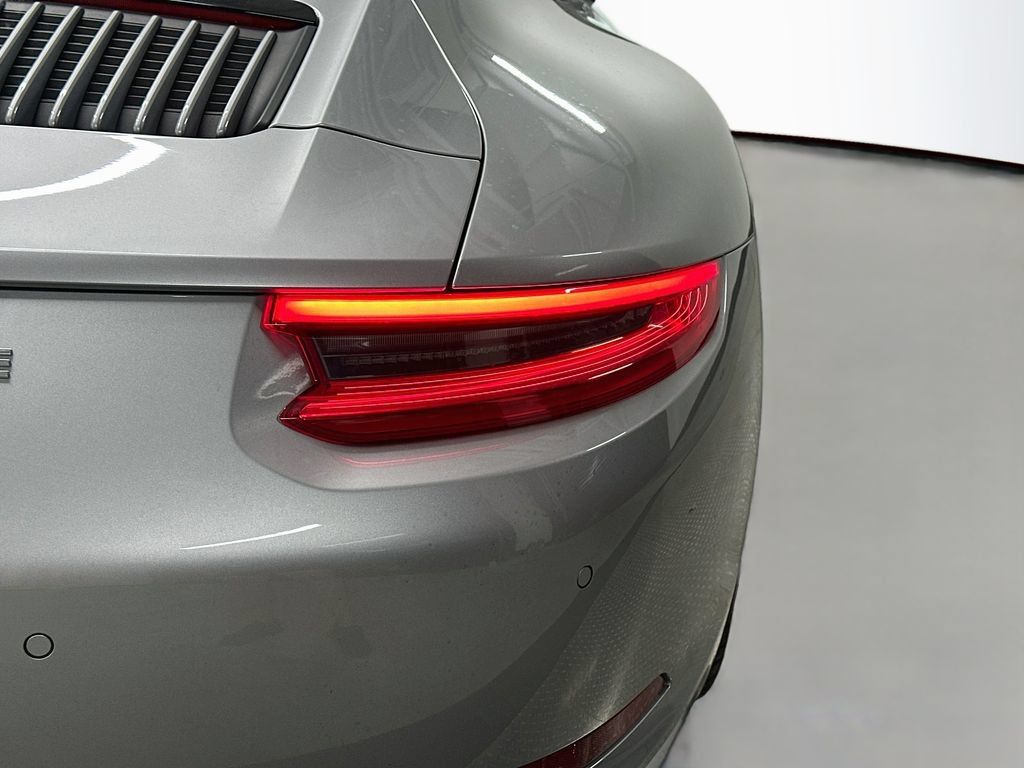 Certified 2018 Porsche 911 Carrera RWD image 31