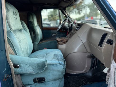 Used 1992 Chevrolet G20 image 19