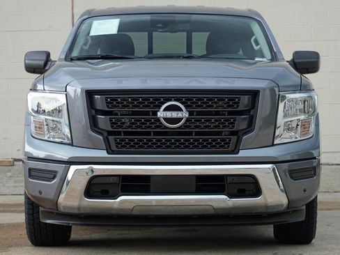 Used 2023 Nissan Titan SV w/ SV Convenience Package RWD image 6