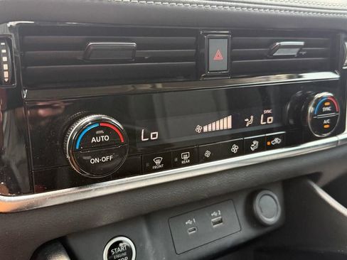 Used 2023 Nissan Rogue SV FWD image 25