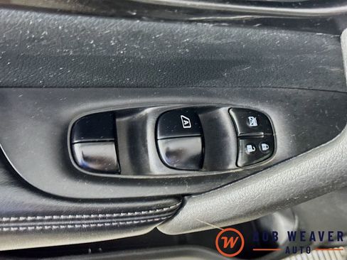 Used 2018 Nissan Rogue SV AWD/4WD image 21