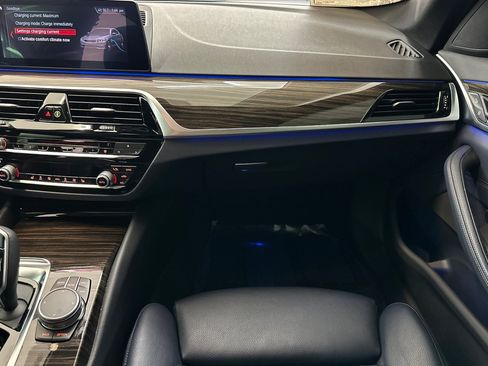 Used 2019 BMW 530e w/ Convenience Package RWD image 29