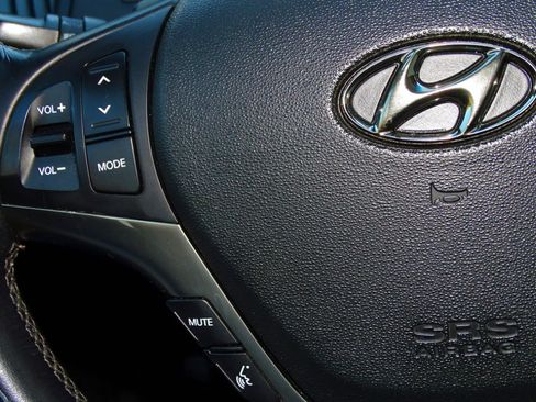 Used 2013 Hyundai Genesis 3.8 image 20