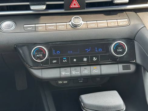 Used 2024 Hyundai Elantra SEL FWD image 29