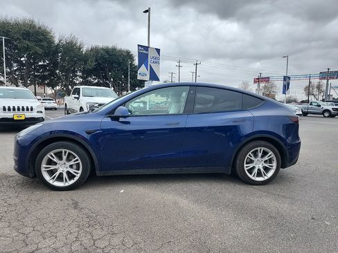 Used 2021 Tesla Model Y Long Range image 6