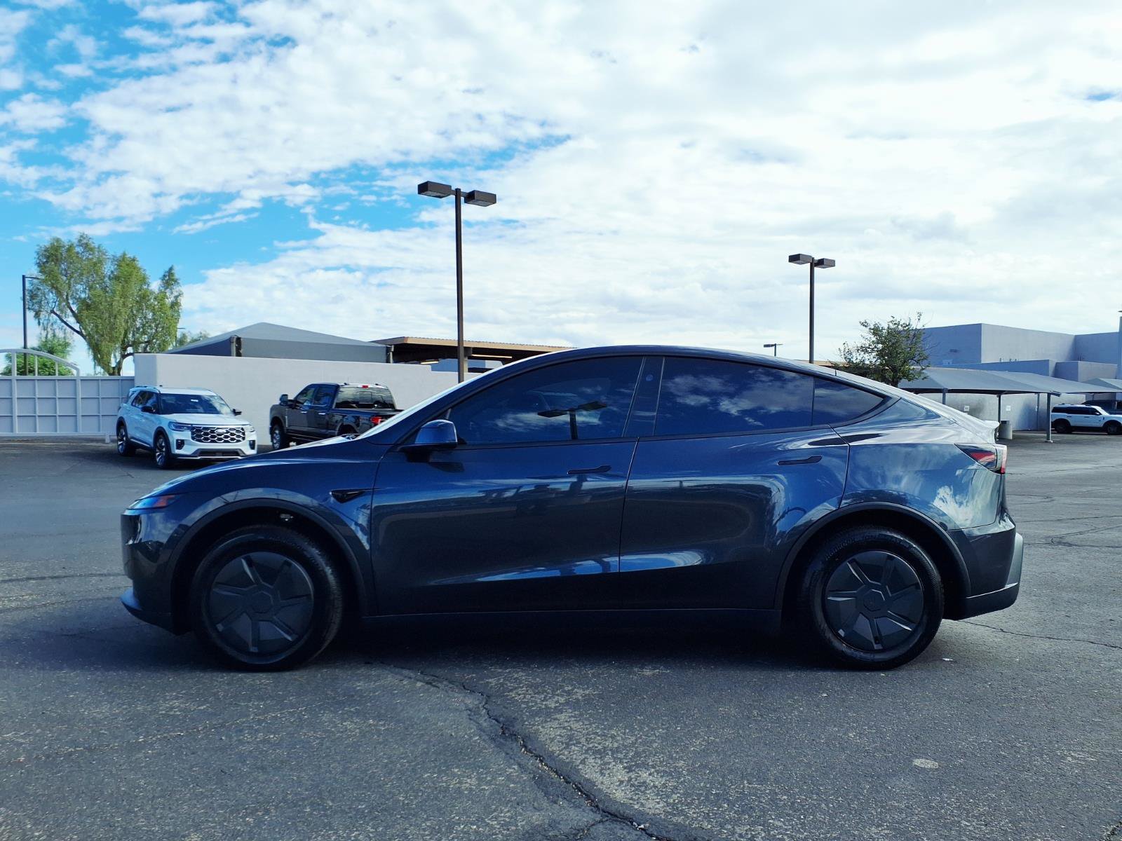Used 2026 Tesla Model Y 2WD image 2