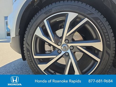 Used 2020 Volvo XC40 T4 R-Design w/ Protection Package Premier FWD image 9