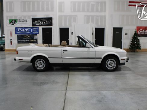 Used 1988 BMW 325i Convertible image 33