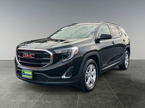 Used 2018 GMC Terrain SLE w/ Driver Convenience Package image 3