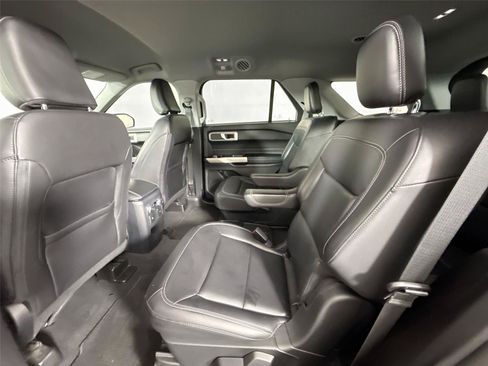 Used 2021 Ford Explorer XLT w/ Equipment Group 202A RWD image 27