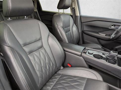 Used 2025 Nissan Rogue Platinum image 29