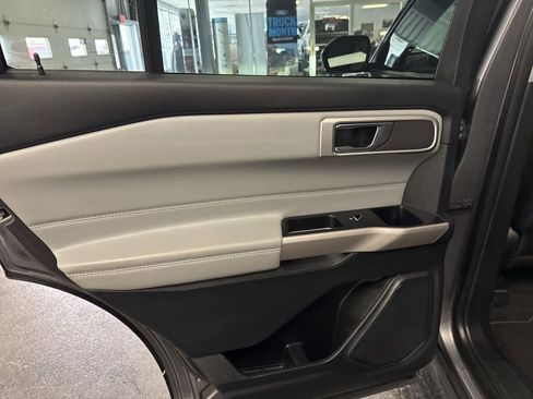 Used 2022 Ford Explorer XLT w/ Equipment Group 202A image 21