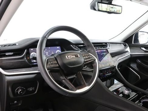 Used 2023 Jeep Grand Cherokee L Limited w/ Luxury Tech Group II AWD/4WD image 16