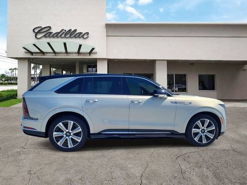 Used 2025 Cadillac Escalade IQ Luxury 1 w/ Smart Trailering package image 6