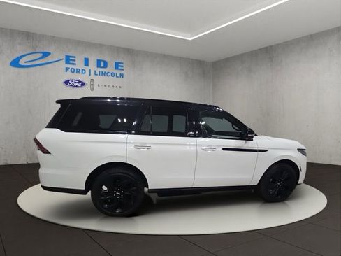 Used 2025 Lincoln Navigator Black Label image 9