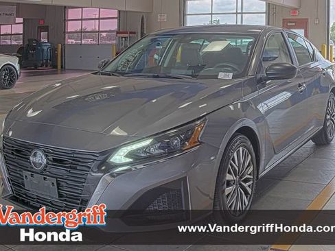 Used 2025 Nissan Altima 2.5 SV FWD image 1