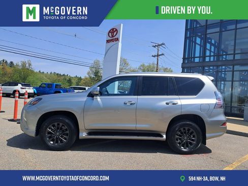 Used 2021 Lexus GX 460 Premium w/ Premium Package AWD/4WD image 2