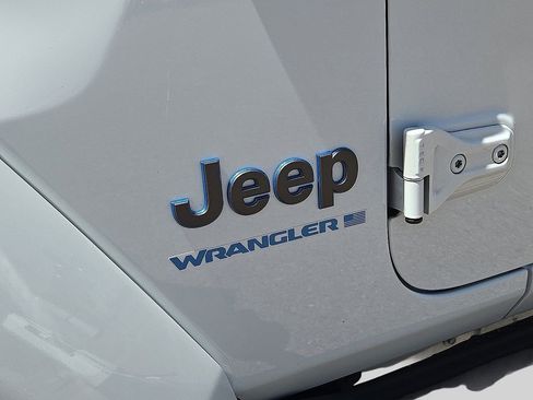 Used 2024 Jeep Wrangler High Altitude AWD/4WD image 11