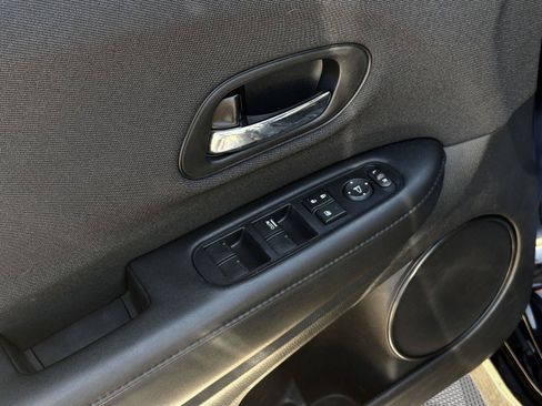 Certified 2022 Honda HR-V Sport image 9