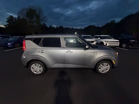 Used 2024 Kia Soul LX FWD image 4