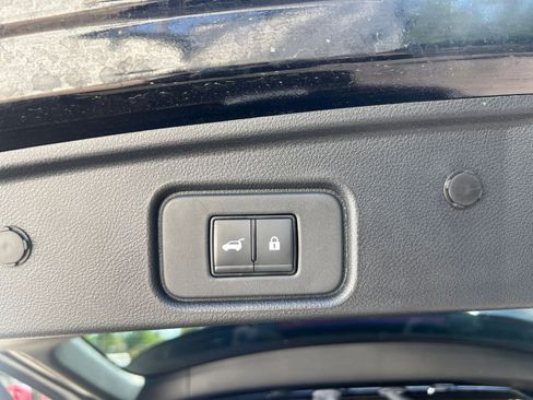 Used 2025 Nissan Pathfinder SV image 21