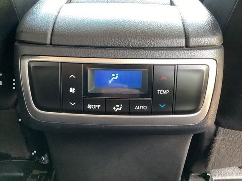 Used 2019 Toyota Highlander XLE image 42