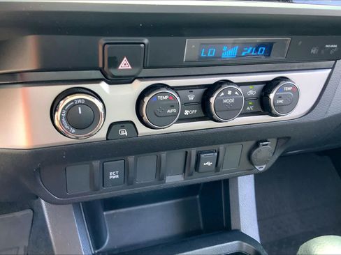 Used 2023 Toyota Tacoma SR AWD/4WD image 32