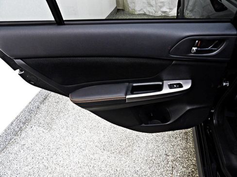 Used 2016 Subaru Crosstrek 2.0i Premium image 9