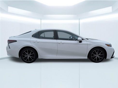 Used 2023 Toyota Camry SE image 7