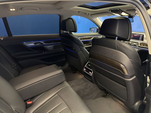 Used 2020 BMW 740i image 27
