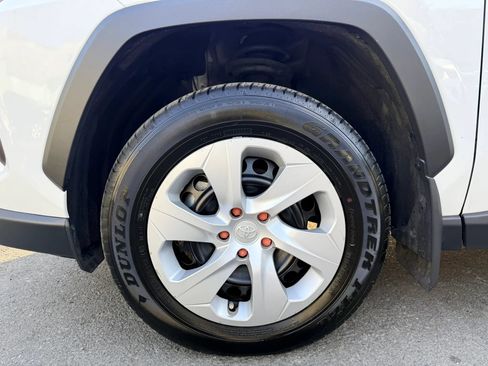 Used 2024 Toyota RAV4 LE AWD/4WD image 8