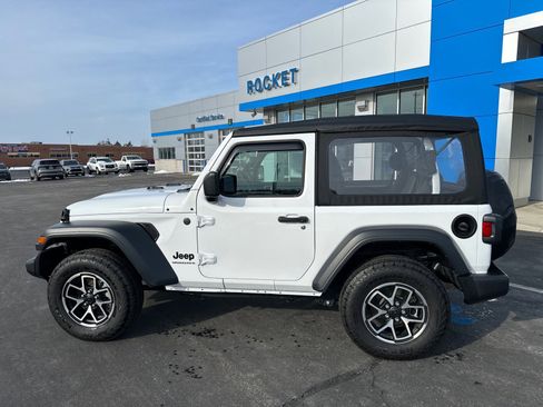 Used 2025 Jeep Wrangler Sport image 8