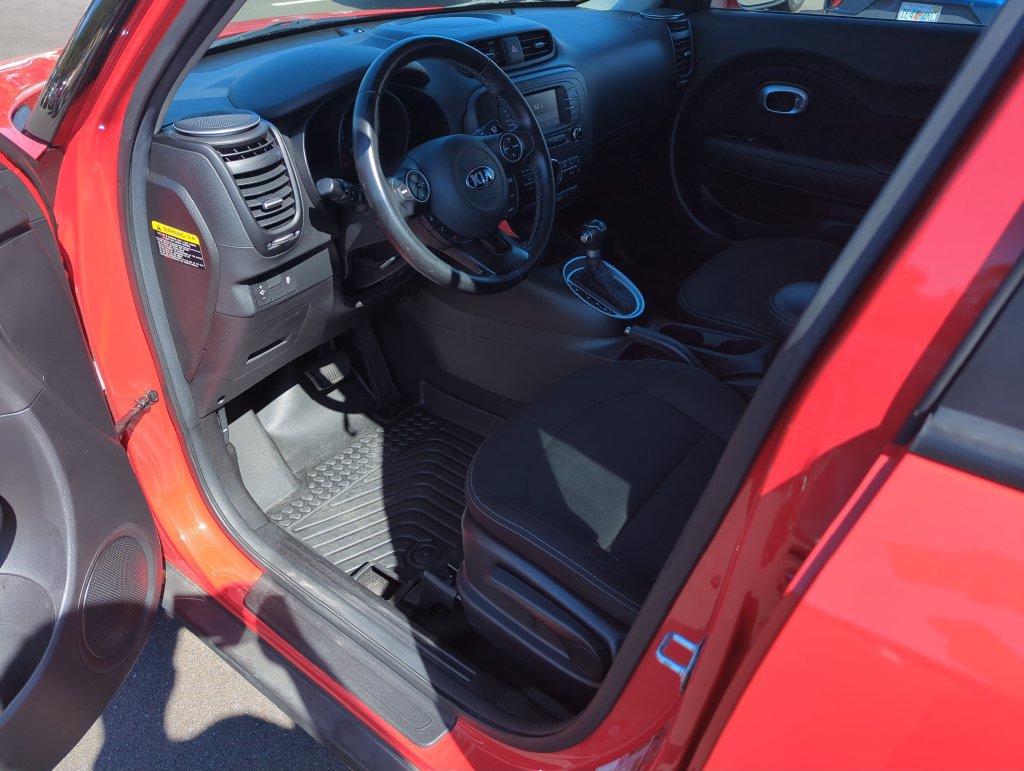 Used 2017 Kia Soul + w/ Designer's Package FWD image 11