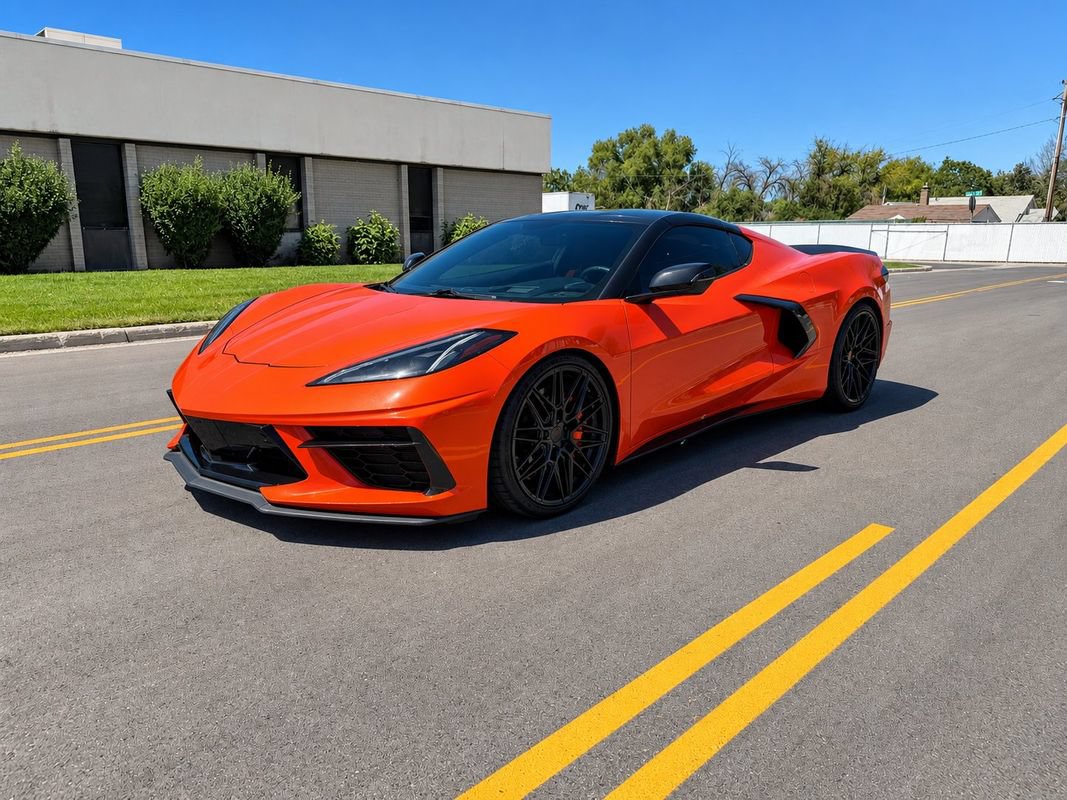 Used 2021 Chevrolet Corvette Stingray Premium Cpe w/ Z51 Performance Package RWD image 1