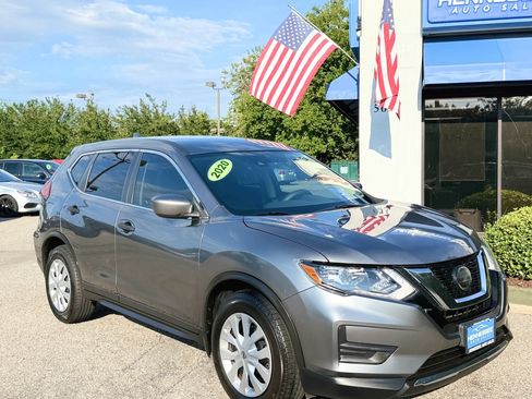 Used 2020 Nissan Rogue S FWD image 1
