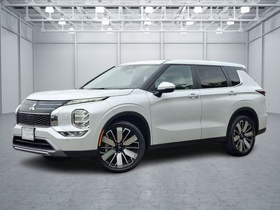 Used 2025 Mitsubishi Outlander SE