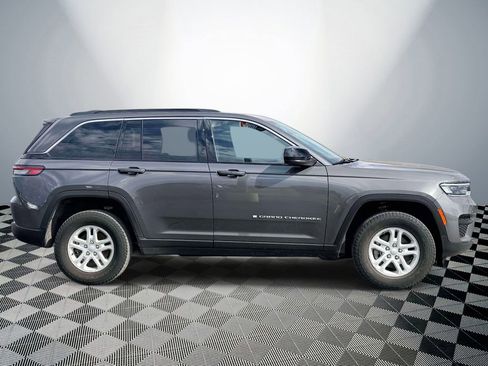 Used 2024 Jeep Grand Cherokee Laredo w/ Luxury Tech Group I AWD/4WD image 6