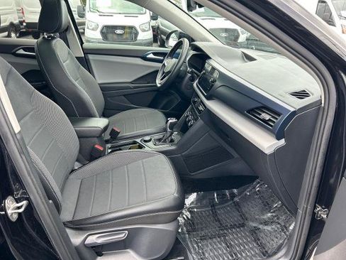 Used 2022 Volkswagen Taos SE w/ Panoramic Sunroof Package AWD/4WD image 18