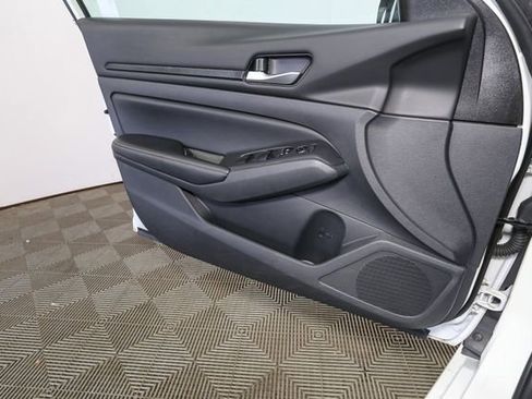 Used 2025 Nissan Altima 2.5 SV image 31