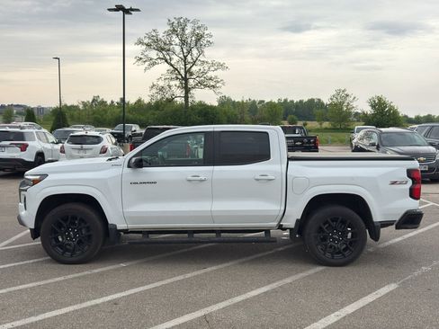 Used 2024 Chevrolet Colorado Z71 w/ LPO, Dark Essentials Package AWD/4WD image 2